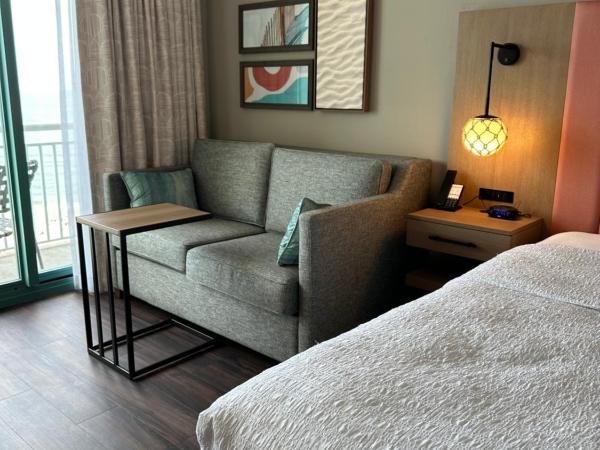 Hampton Inn Virginia Beach-Oceanfront South : photo 6 de la chambre oceanfront, 1 king bed, 1 sofa bed