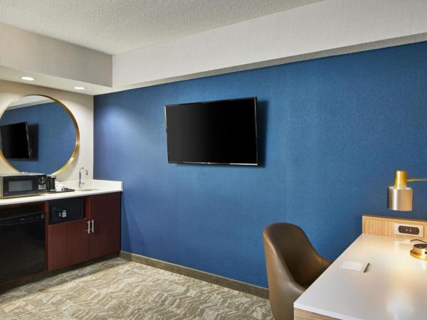 SpringHill Suites Memphis Downtown : photo 3 de la chambre studio lit queen-size avec canapé-lit