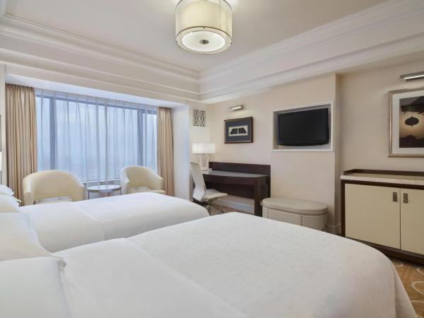 Sheraton Xi'an Hotel : photo 1 de la chambre chambre club lits jumeaux avec vue sur la ville