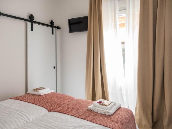 EME SEVILLA TURISTICA : photo 3 de la chambre chambre double avec balcon