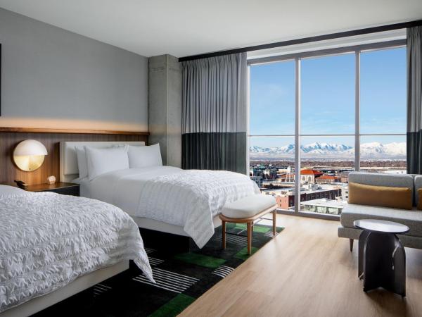 Le Méridien Salt Lake City Downtown : photo 1 de la chambre chambre classique avec 2 lits queen-size - vue sur ville
