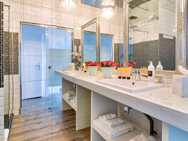 Belfry & Spa by Ligne St Barth : photo 4 de la chambre chambre lit king-size avec accès gratuit au spa - vue sur sanctuaire