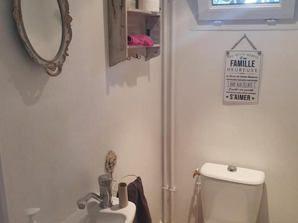 Le Clos du Moulin Dijon, avec piscine, jardin calme et romantique, la campagne à la ville : photo 4 de la chambre chambre double - vue sur jardin