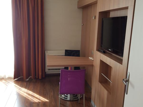 Kyriad Hotel Tours Centre : photo 4 de la chambre studio avec 1 lit double