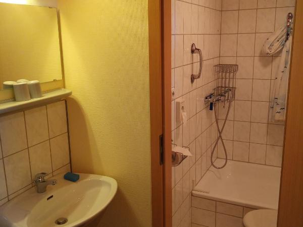 Küstenmotorschiff Aventura : photo 4 de la chambre chambre double avec salle de bains privative