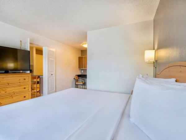 Studio 6-San Antonio, TX - Six Flags : photo 3 de la chambre suite deluxe avec lit king-size