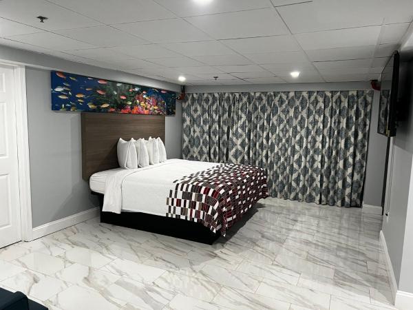 Red Roof PLUS & Suites Virginia Beach - Seaside : photo 1 de la chambre chambre lit king-size supérieure avec cuisine - non-fumeurs