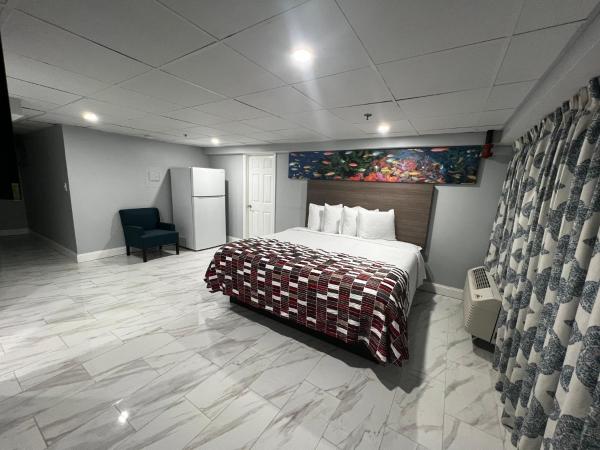 Red Roof PLUS & Suites Virginia Beach - Seaside : photo 2 de la chambre chambre lit king-size supérieure avec cuisine - non-fumeurs