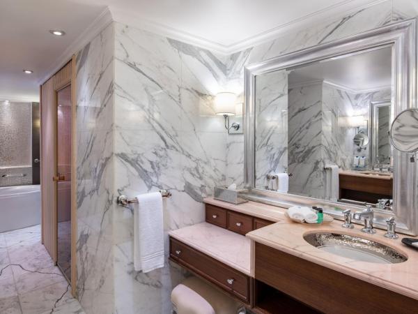 Sheraton Dubai Creek Hotel & Towers : photo 9 de la chambre suite familiale lit king-size - vue sur crique