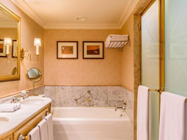 Park Tower, A Luxury Collection Hotel, Buenos Aires : photo 3 de la chambre grande chambre lit king-size de luxe avec vue sur la ville