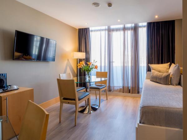 Hotel Plaza : photo 9 de la chambre suite junior (2 adultes)