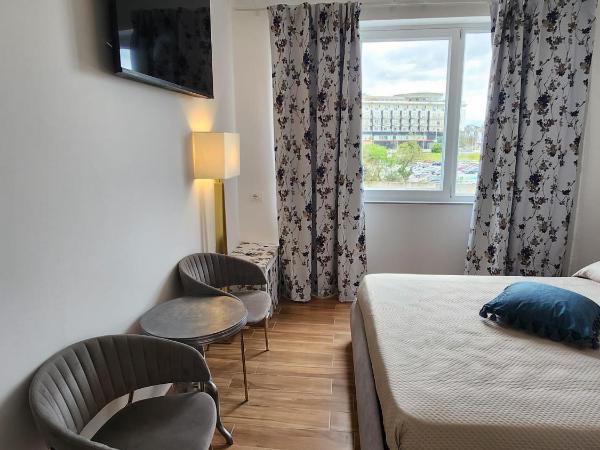 B&B Mini Hotel Incity-close train station and port- : photo 2 de la chambre chambre triple standard - vue sur mer