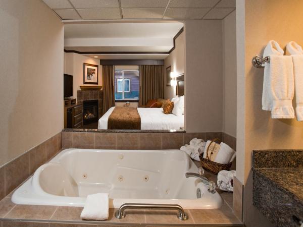 The Rundlestone Lodge : photo 5 de la chambre suite lit king-size avec bain à remous