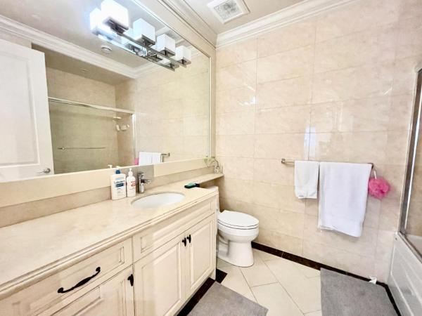 Vancouver Luxury Guest House : photo 2 de la chambre chambre double avec lit d'appoint