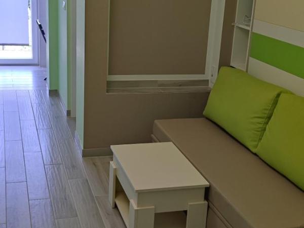 Cinema House Single & Double Rooms & Studio Apartments : photo 1 de la chambre studio avec balcon 