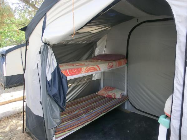 Santorini Camping & Hostel : photo 4 de la chambre tente