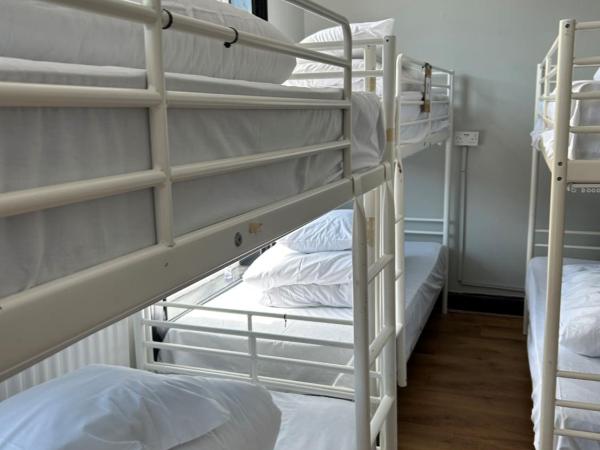 Lagan Backpackers : photo 3 de la chambre lit dans dortoir mixte de 6 lits