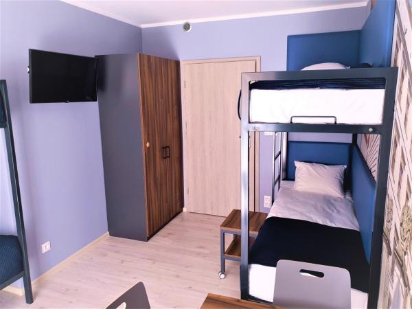 Hostel Annamarie : photo 3 de la chambre chambre quadruple Économique avec salle de bains commune