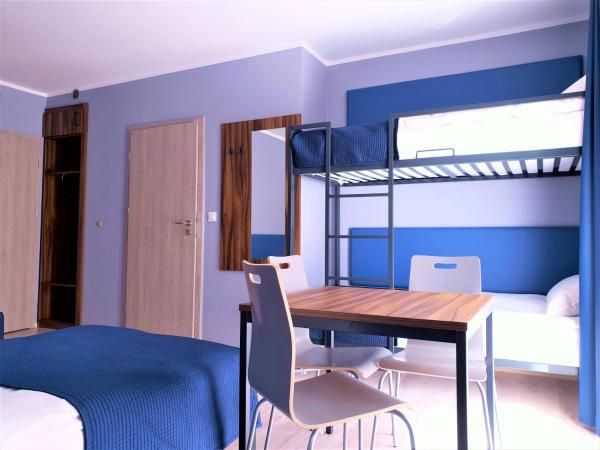 Hostel Annamarie : photo 5 de la chambre chambre quadruple avec salle de bains