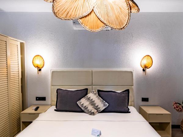 Dolce Vita Luxury Bungalows : photo 3 de la chambre maison en pierre avec cheminée