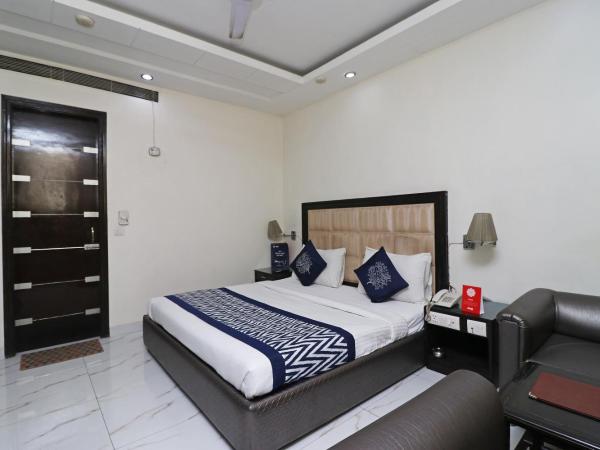 Super Collection O 980 Hotel Ramhan : photo 1 de la chambre chambre triple classique