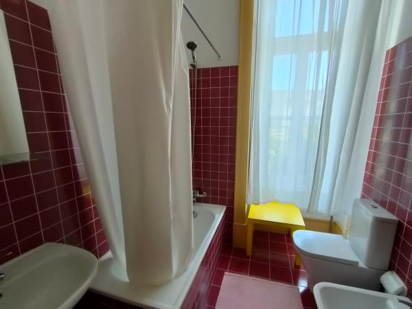 A Vianesa - Guest House : photo 1 de la chambre chambre lits jumeaux avec salle de bains commune