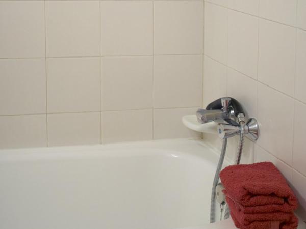 Residència Universitaria Pare Claret : photo 2 de la chambre chambre simple avec baignoire