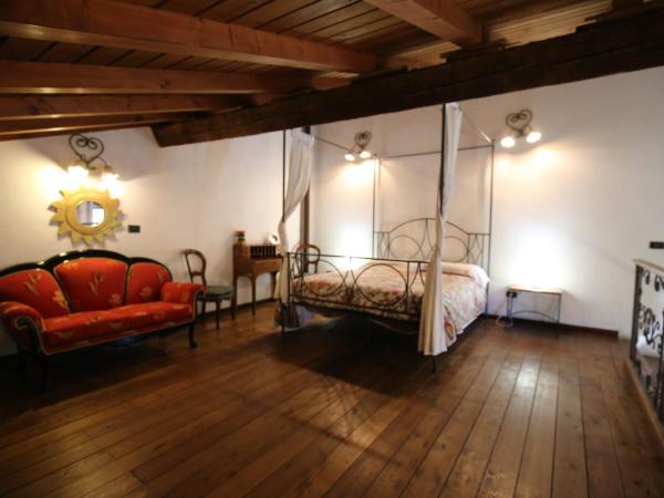 Villa Dei Papiri Fonte Ciane : photo 3 de la chambre suite duplex (4 adultes)