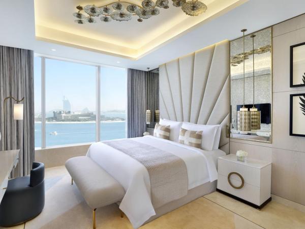 The St. Regis Dubai, The Palm : photo 2 de la chambre suite astor avec 1 lit king-size - vue sur mer