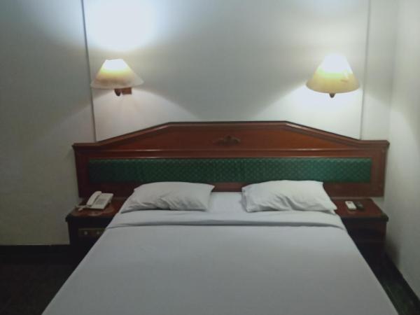 Puri Mega Hotel : photo 1 de la chambre chambre double standard