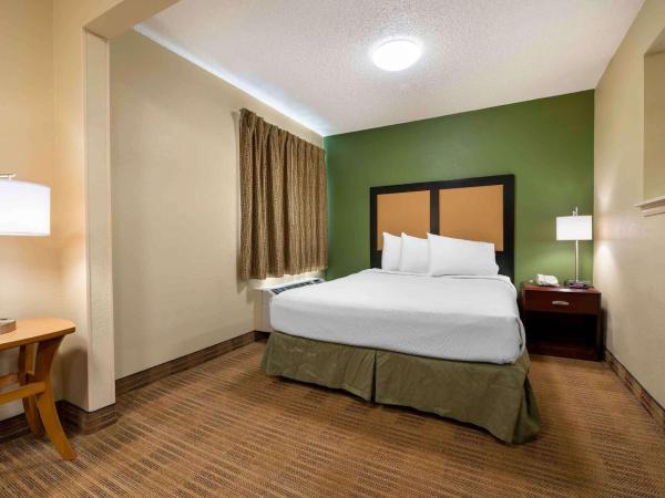 Extended Stay America Suites - Indianapolis - Northwest - College Park : photo 1 de la chambre studio de luxe avec 1 lit queen-size - non-fumeurs