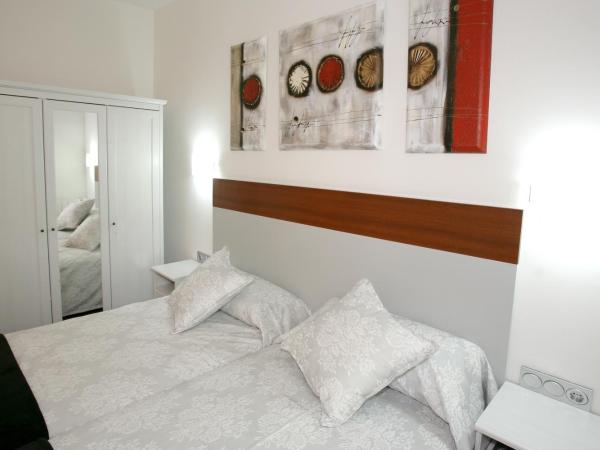 Hostal San Ignacio Centro : photo 5 de la chambre chambre double ou lits jumeaux - vue sur cathédrale