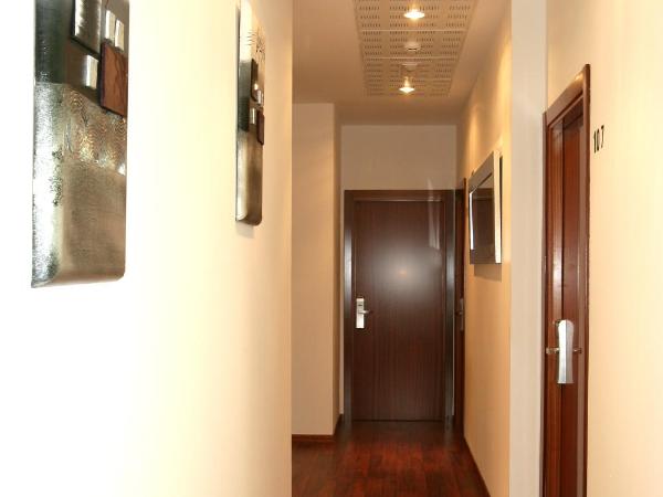 Hostal San Ignacio Centro : photo 8 de la chambre chambre double ou lits jumeaux - vue sur cathédrale