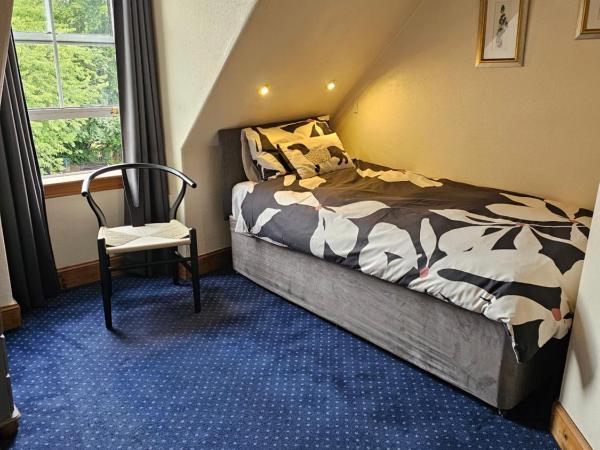 Smiths Guest House : photo 5 de la chambre chambre simple avec salle de bains privative