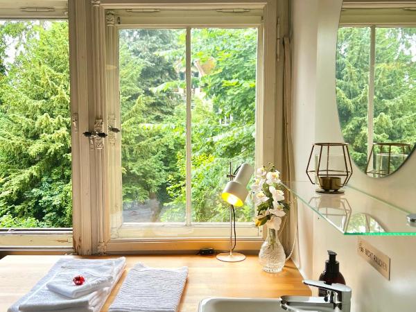 Villa Bergruh : photo 2 de la chambre chambre simple avec toilettes et douche communes