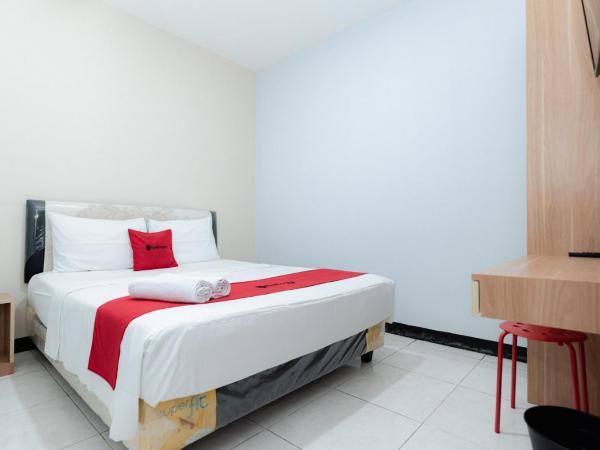 RedDoorz near Puri Indah Lippo Mall 2 : photo 4 de la chambre chambre double