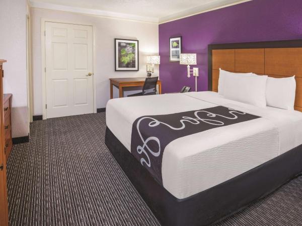 Howard Johnson by Wyndham Sacramento Downtown : photo 1 de la chambre chambre lit queen-size - non-fumeurs