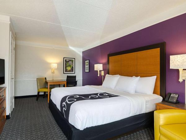 Howard Johnson by Wyndham Sacramento Downtown : photo 1 de la chambre chambre lit king-size exécutive