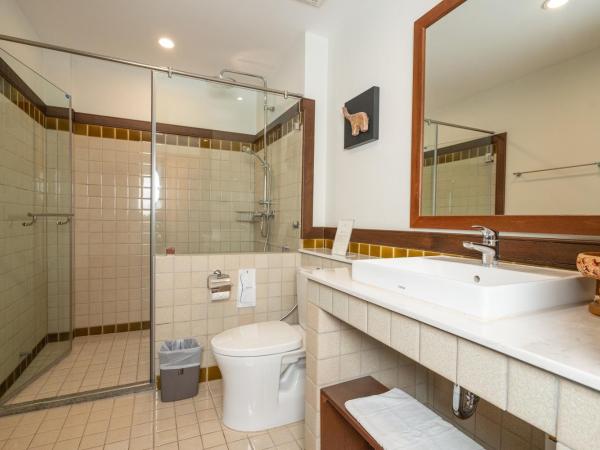 Villa Sanpakoi : photo 6 de la chambre hébergement lit king-size super de luxe - vue sur piscine