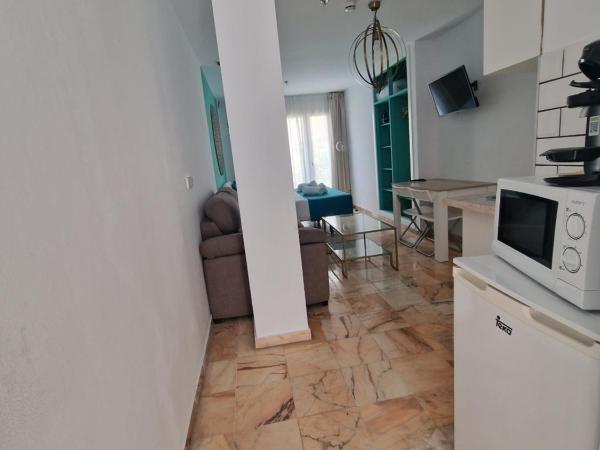 Hotel y Apartamentos Doña Lola : photo 2 de la chambre studio lit king-size avec canapé-lit