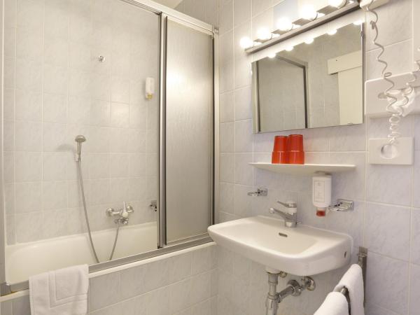 Hotel Tor : photo 3 de la chambre chambre quadruple