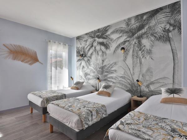 Hotel du Cap : photo 5 de la chambre grande chambre familiale avec balcon - vue sur jardin