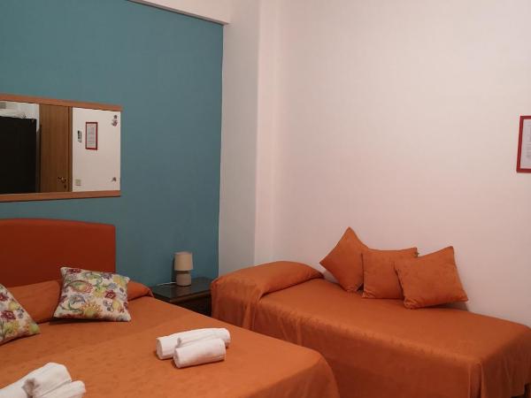 B&B Casa Valeria : photo 2 de la chambre chambre double avec salle de bains privative