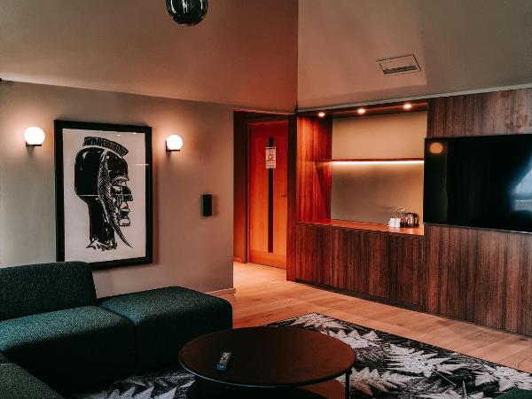 Hotel Noreg : photo 9 de la chambre suite lit king-size avec balcon