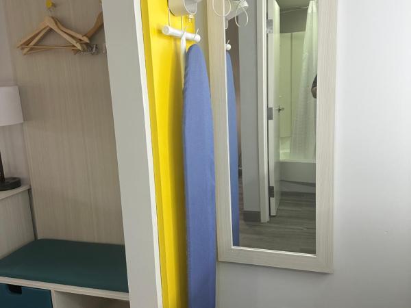 Days-Inn by Wyndham Baltimore Northwest : photo 4 de la chambre chambre lit king-size deluxe - non-fumeurs