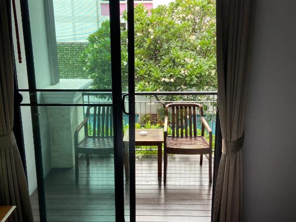 Yotaka Bangkok Hotel : photo 8 de la chambre chambre double - vue sur piscine