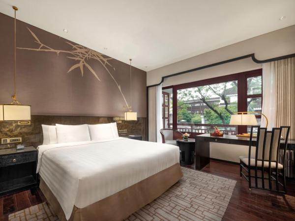 Pan Pacific Suzhou : photo 2 de la chambre hébergement premier lit king-size avec balcon