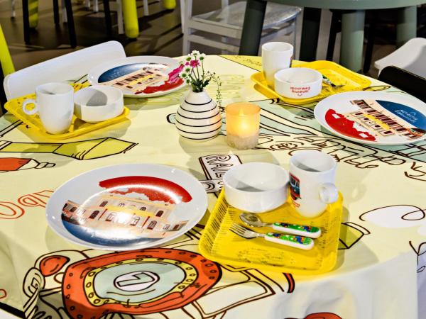 Stayokay Hostel Utrecht Centrum : photo 7 de la chambre chambre musée du chemin de fer avec salle de bains privative et billet pour le musée du chemin de fer