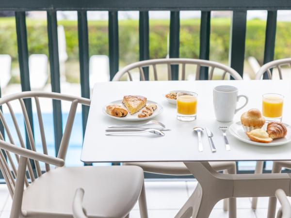 Residence Ibaia : photo 5 de la chambre studio - vue sur piscine 