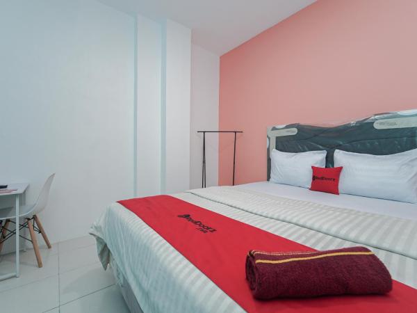 RedDoorz at MN One Residence : photo 5 de la chambre chambre deluxe
